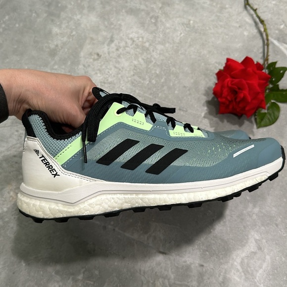NWT Adidas 270 Outdoor Women's Terrex Agravic Flow Ash - Picture 3 of 8